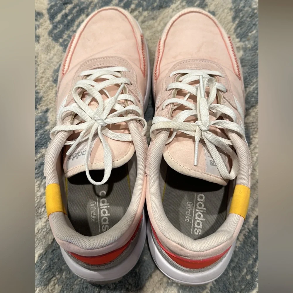 Women’s ADIDAS Sneaker - Picture 5 of 6